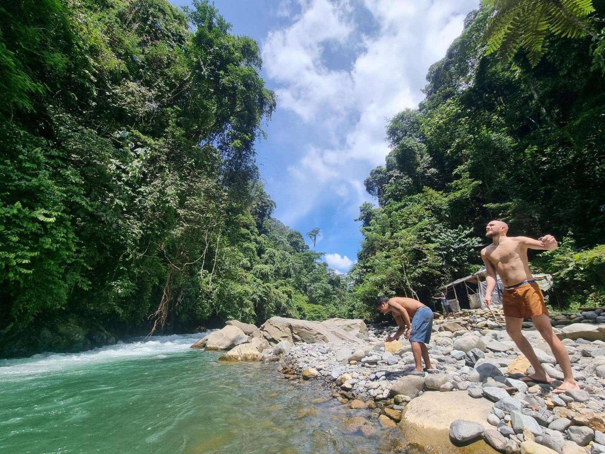 Lucky Bamboo'Bungalows-Resto And Orangutan Jungle Trekking Tours Bukit Lawang Exterior photo