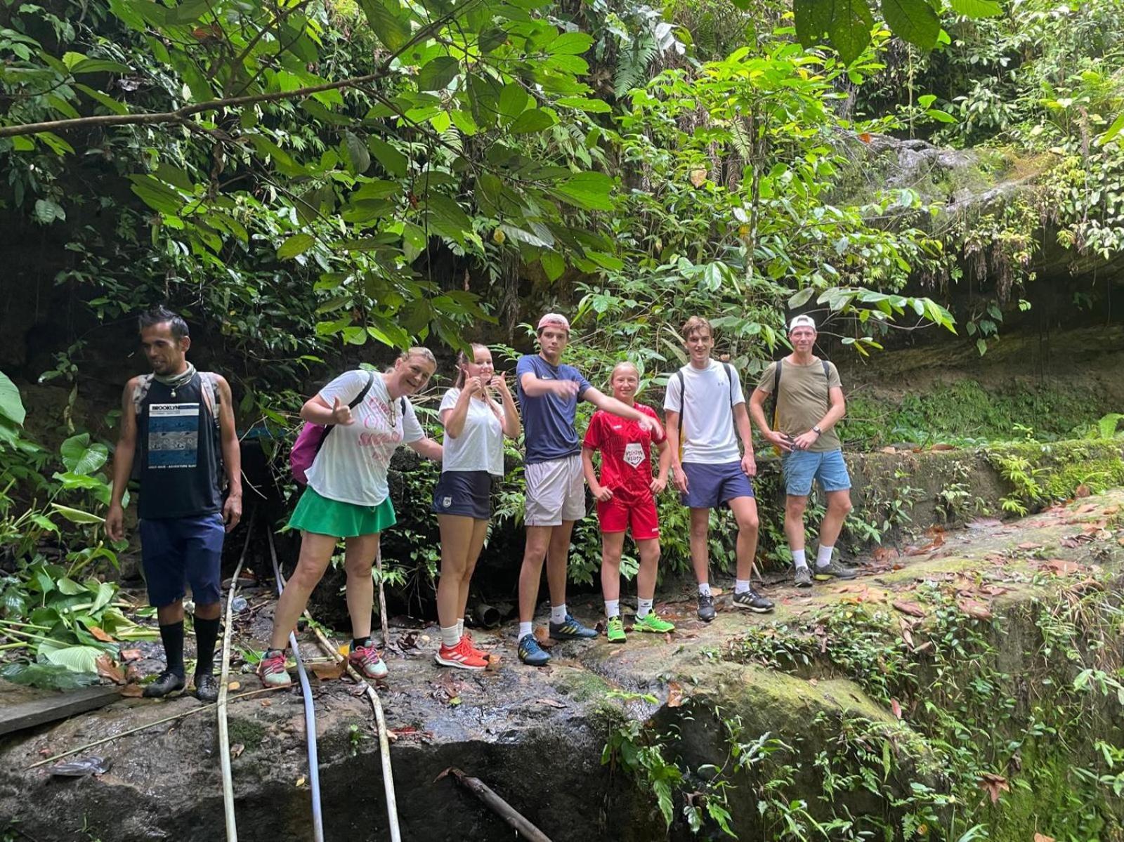 Lucky Bamboo'Bungalows-Resto And Orangutan Jungle Trekking Tours Bukit Lawang Exterior photo